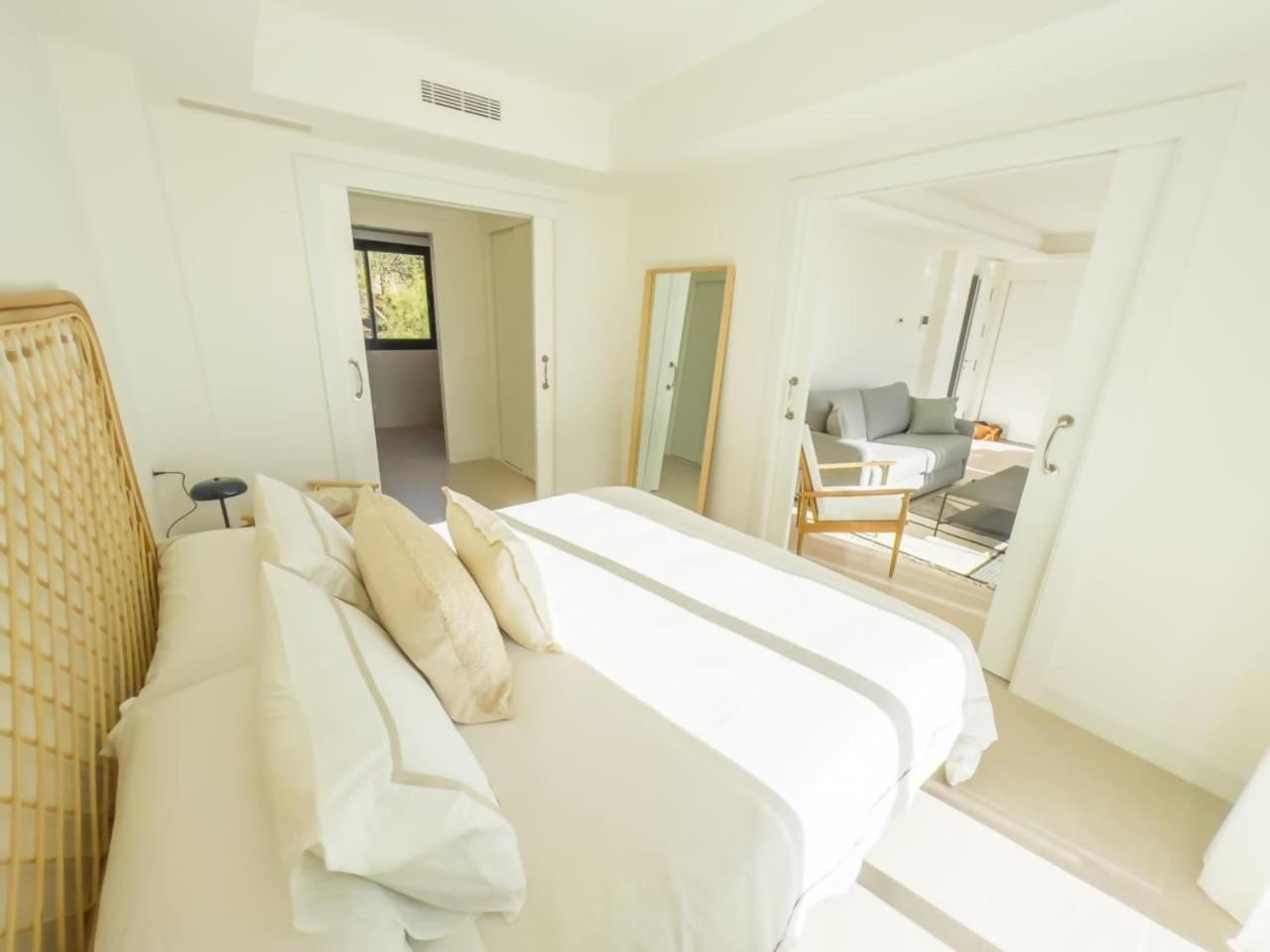 Penthouse On The Golden Mile 마르베야 외부 사진
