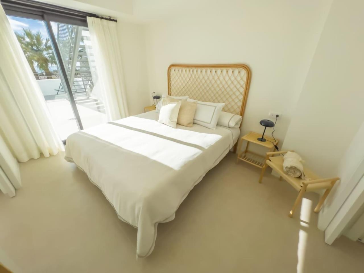 Penthouse On The Golden Mile 마르베야 외부 사진